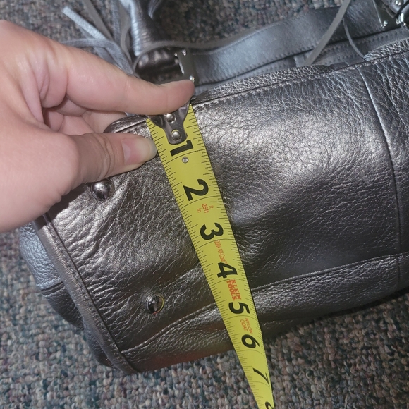 B. Makowsky Elegant Silver Women's Shoulder Bag - Picture 12 of 13